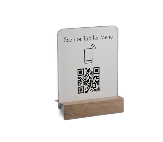 Fa alapú NFC és QR kód étlap tartó